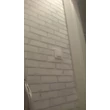 Kép 4/7 - Fehér téglamintás öntapadós tapéta